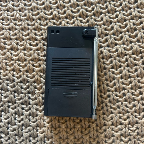 Sony Black AM/FM Portable Radio - Picture 4 of 8